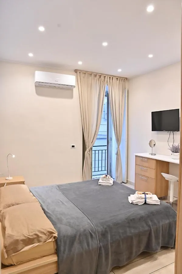 Bed and Breakfast Perlablu In Centro Neapel